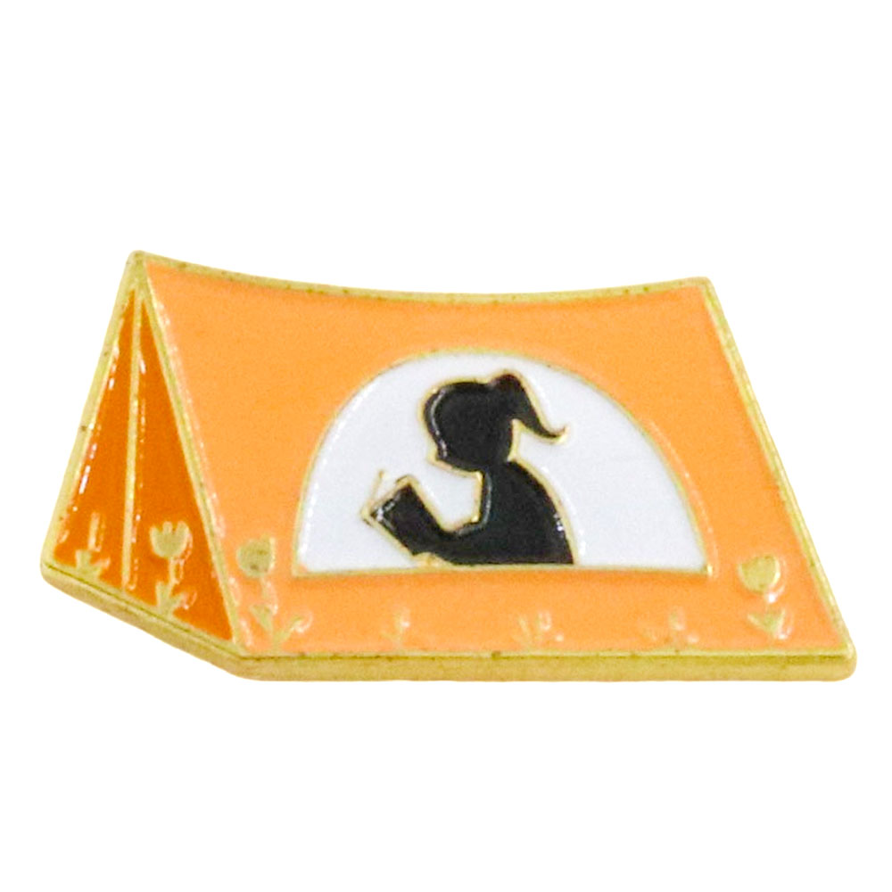 Outdoor Adventure Girls - Gele tent en meisje lezen reflectie
